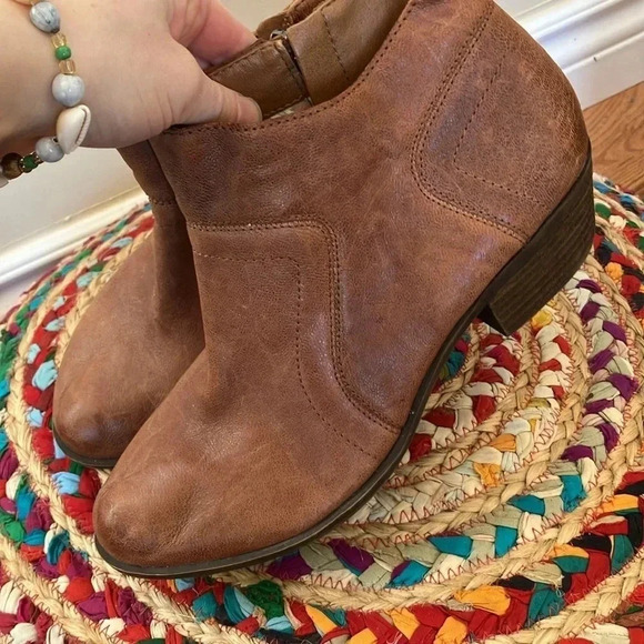Lucky Brand tan leather  ankle boots - Picture 2 of 5